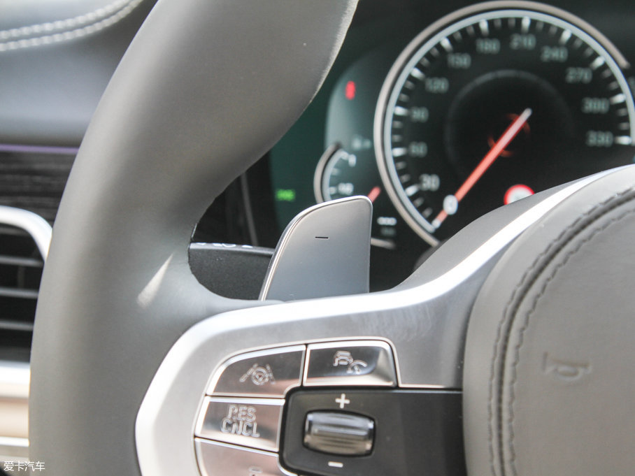 2017R7ϵ M760Li xDrive