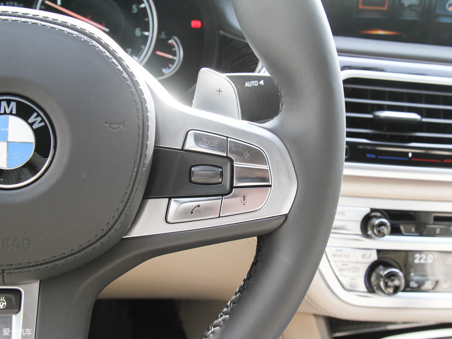 2017R7ϵ M760Li xDrive