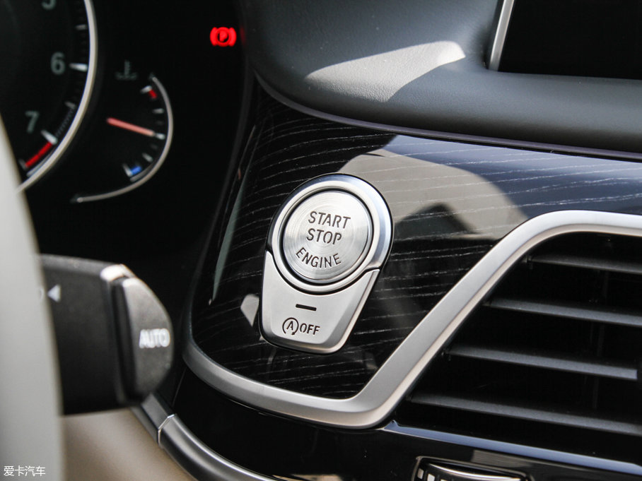 2017R7ϵ M760Li xDrive