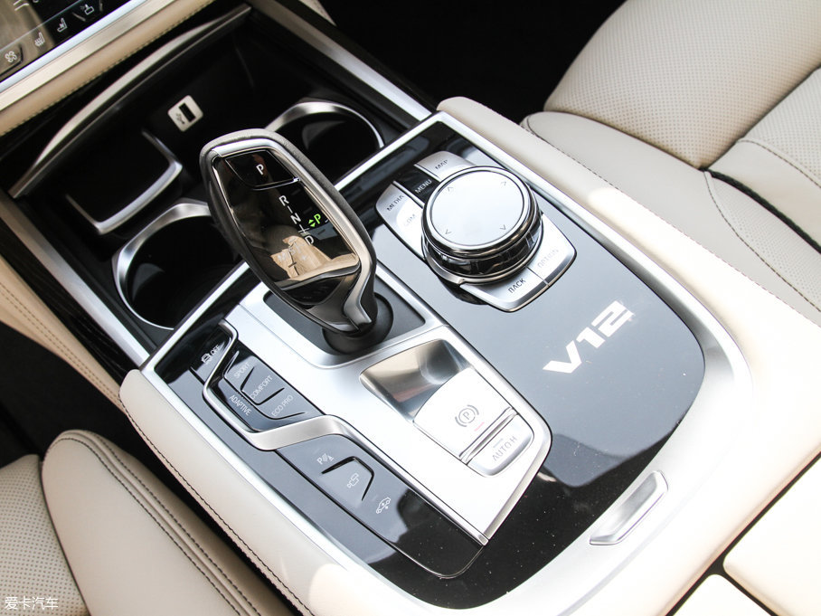 2017R7ϵ M760Li xDrive