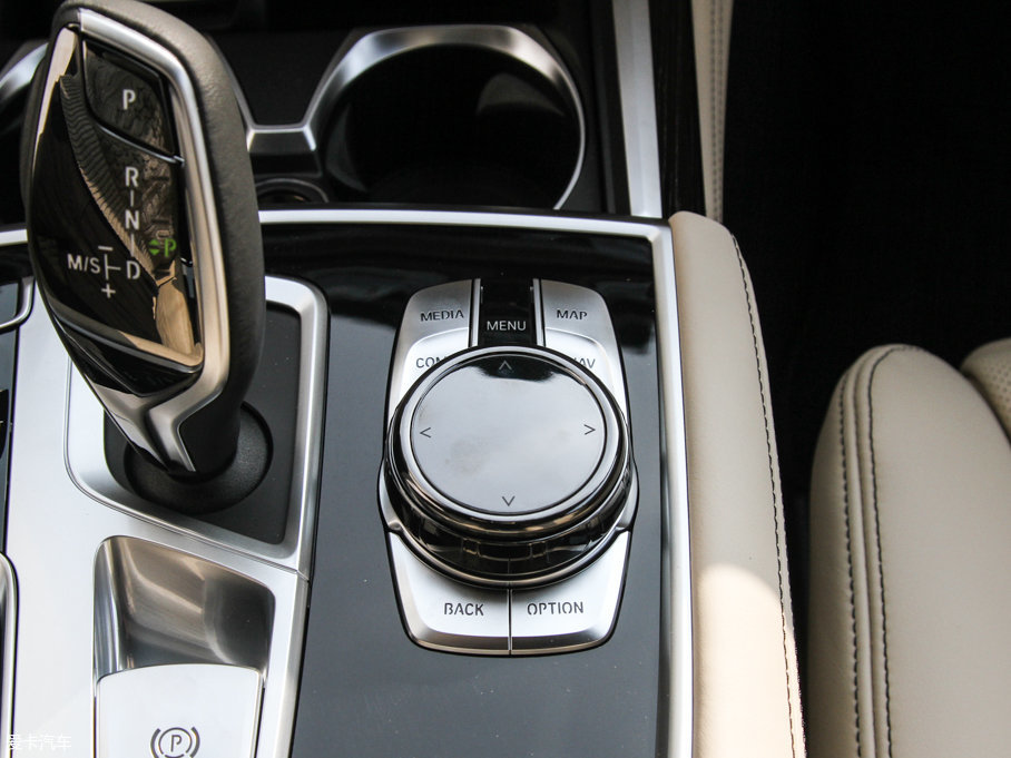 2017R7ϵ M760Li xDrive