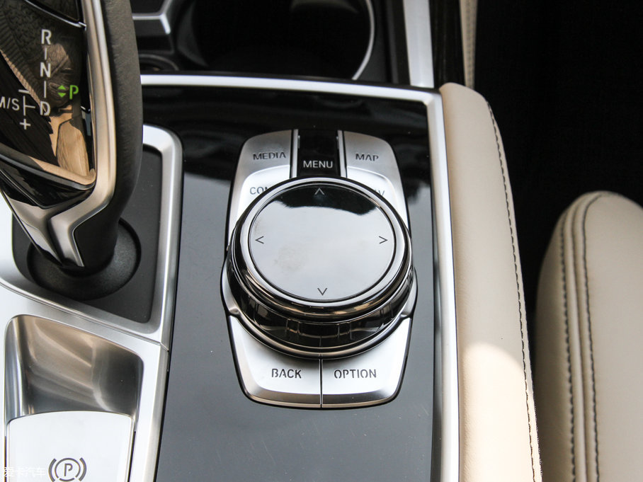 2017R7ϵ M760Li xDrive