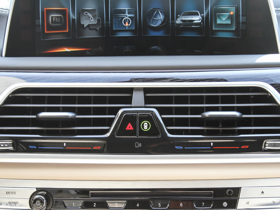 2017R7ϵ M760Li xDrive