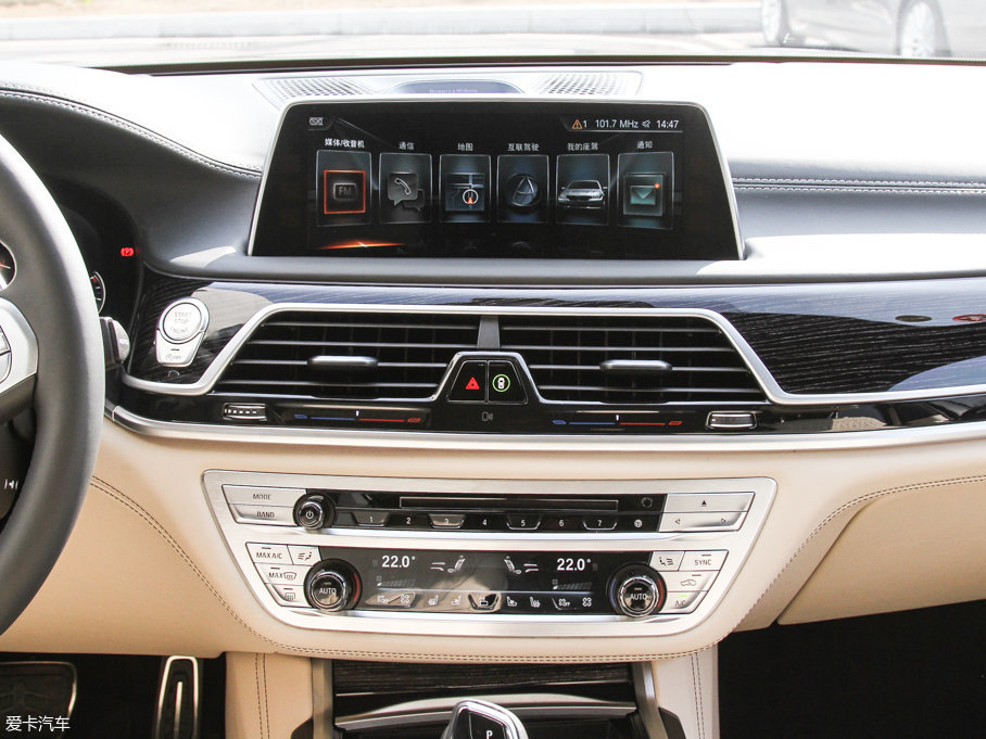 2017R7ϵ M760Li xDrive