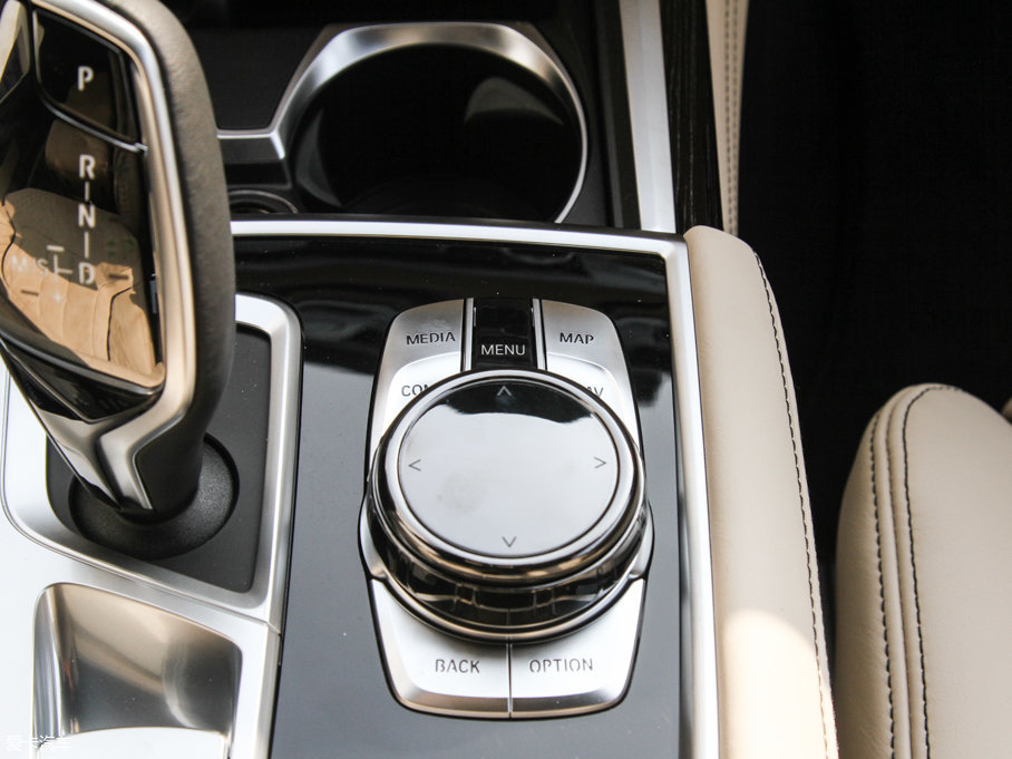 2017R7ϵ M760Li xDrive