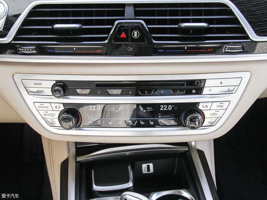 2017R7ϵ M760Li xDrive