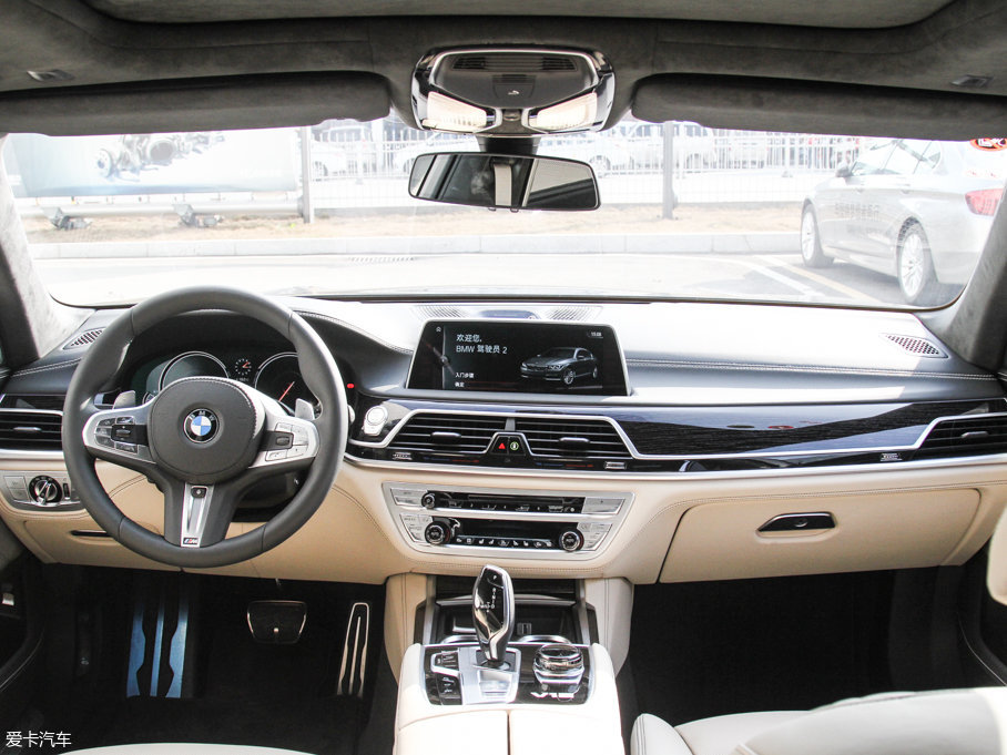 2017R7ϵ M760Li xDrive