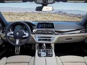 2017款M760i xDrive 中控区
