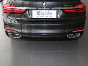 2017款740Li xDrive 豪华型 排气管