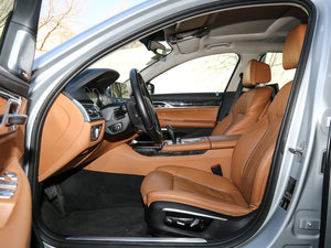 2017款730Li 豪华型 前排空间