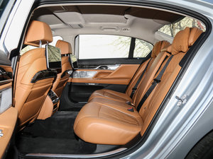 2017款730Li 豪华型 后排空间