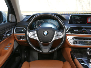 2017款730Li 豪华型 方向盘