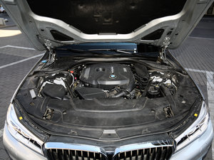 2017款730Li 豪华型 发动机