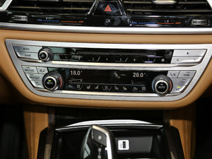 2017款740Li 领先型 空调调节