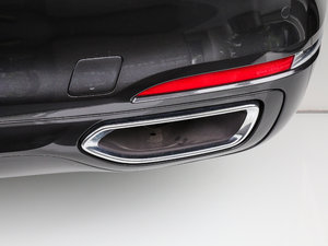 2017款730Li 豪华型 排气管