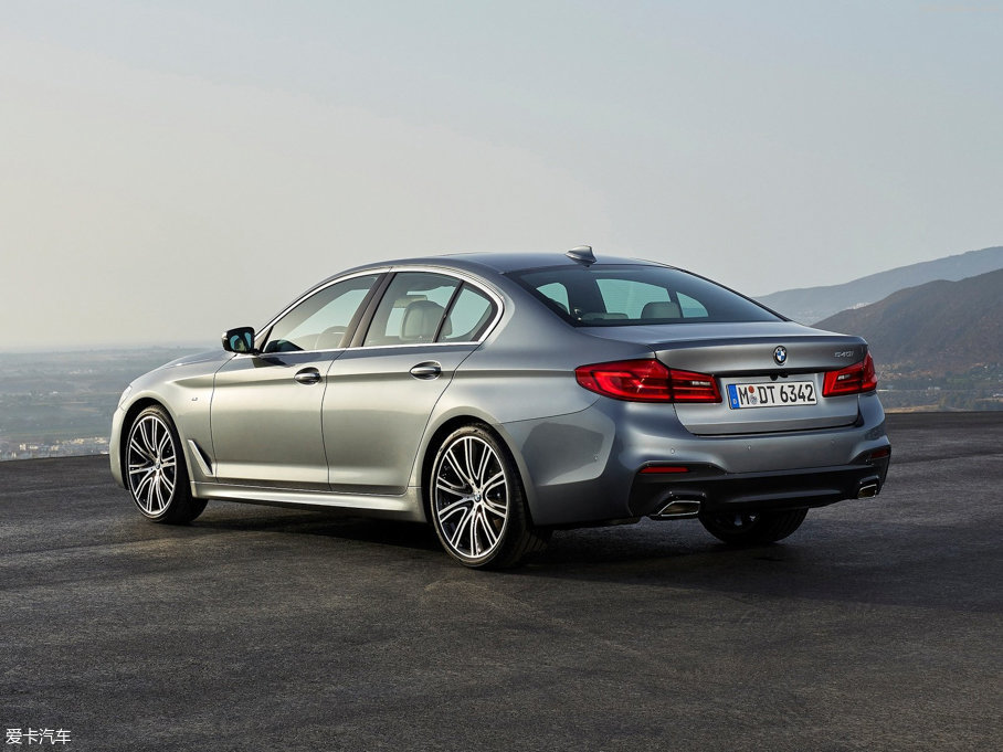2017款宝马5系四门540i