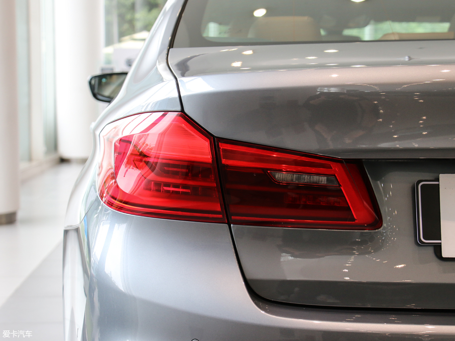 2017R5ϵ(M) 525i M\b