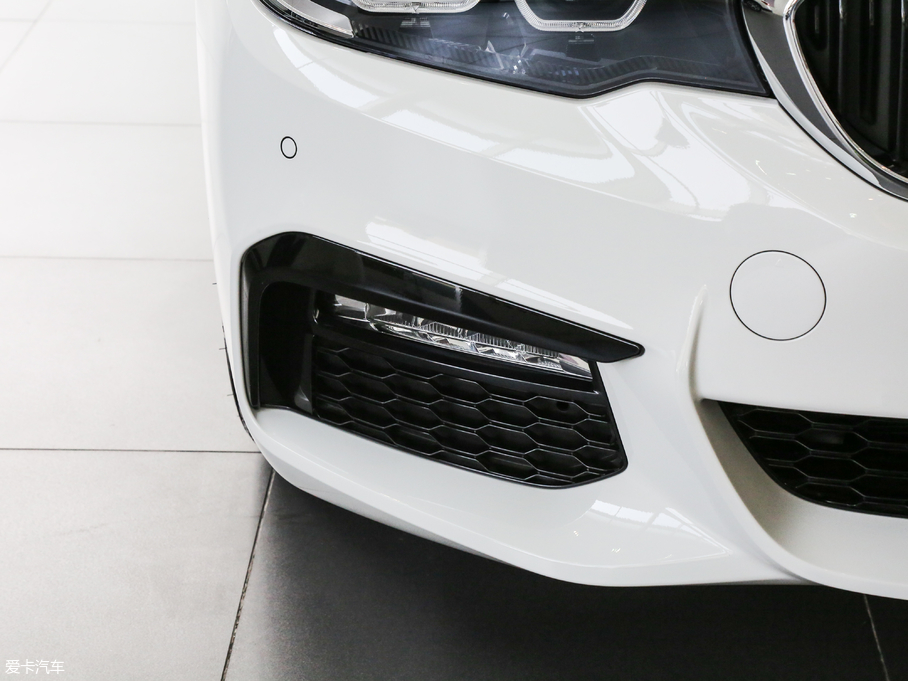 2017R5ϵ(M) 525i M\b