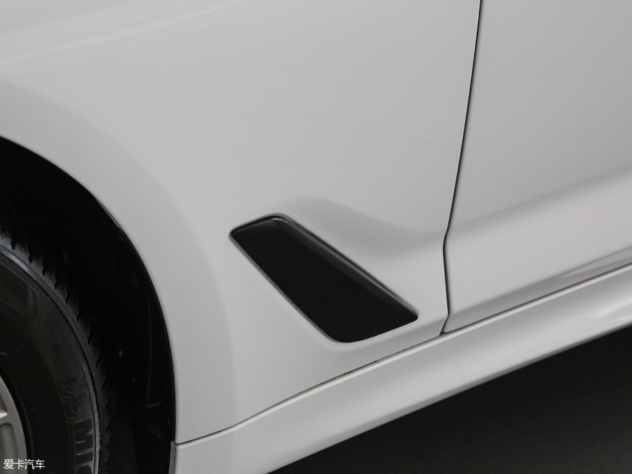 2017R5ϵ(M) 525i M\b