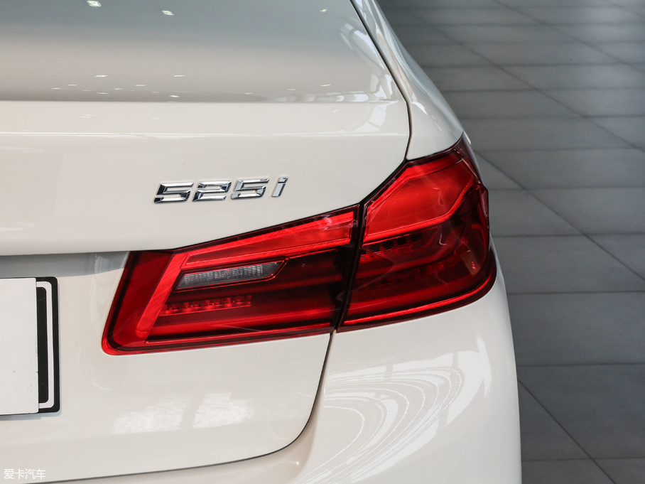 2017R5ϵ(M) 525i M\b