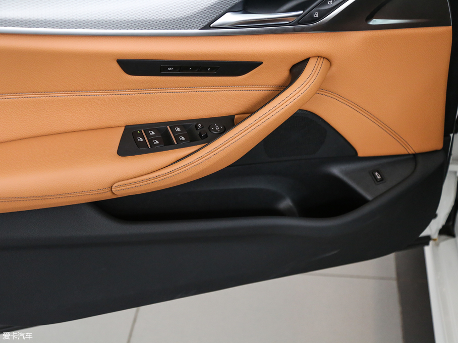 2017R5ϵ(M) 525i M\b