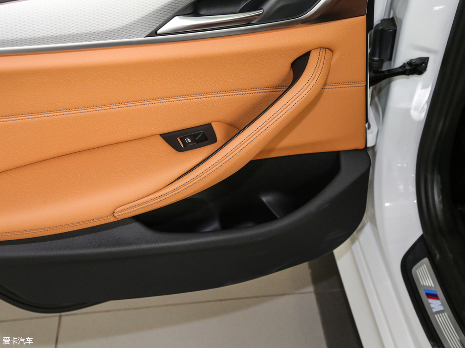 2017R5ϵ(M) 525i M\b