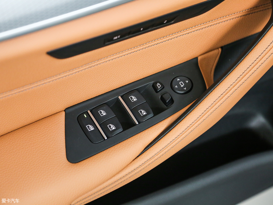 2017R5ϵ(M) 525i M\b