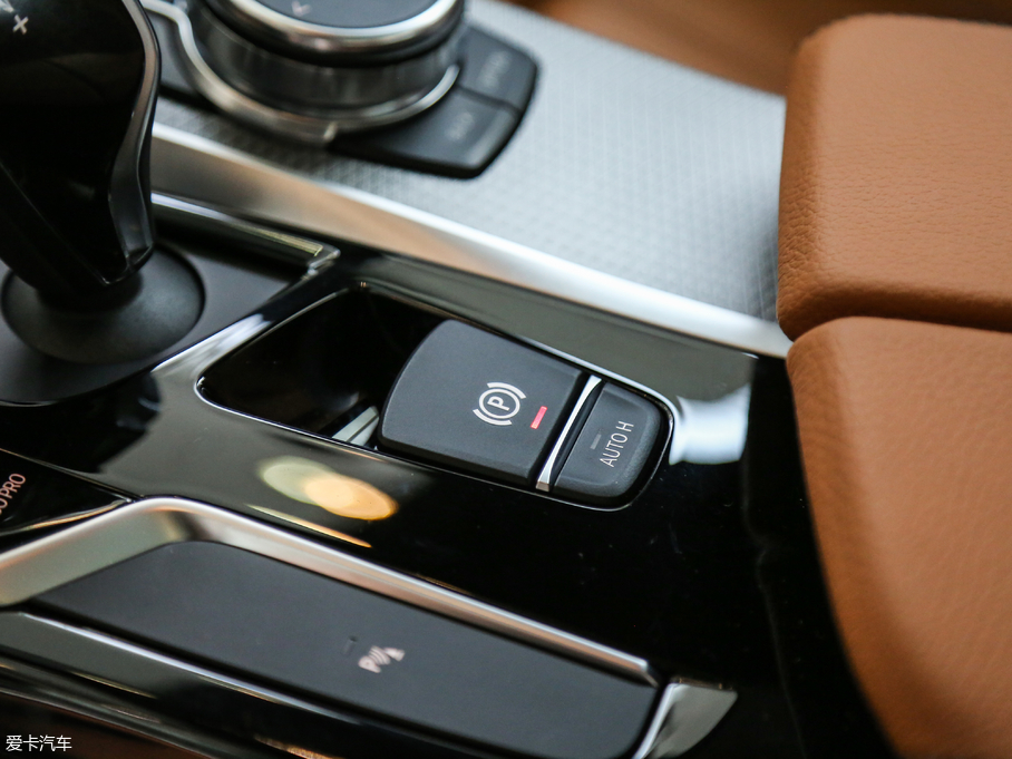 2017R5ϵ(M) 525i M\b