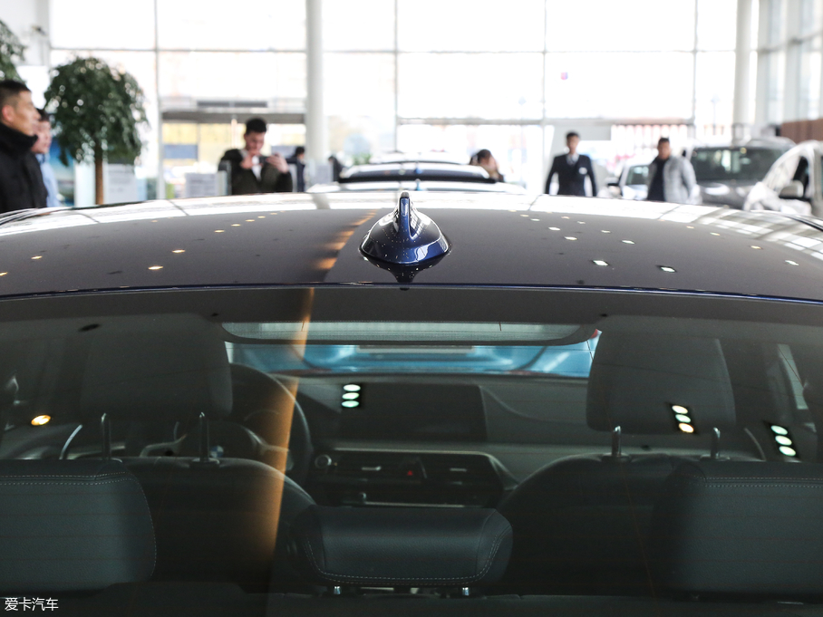 2017R5ϵ(M) 525i M\b