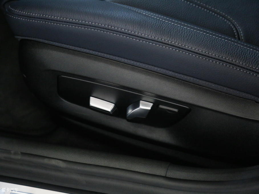 2017R5ϵ(M) 525i M\b