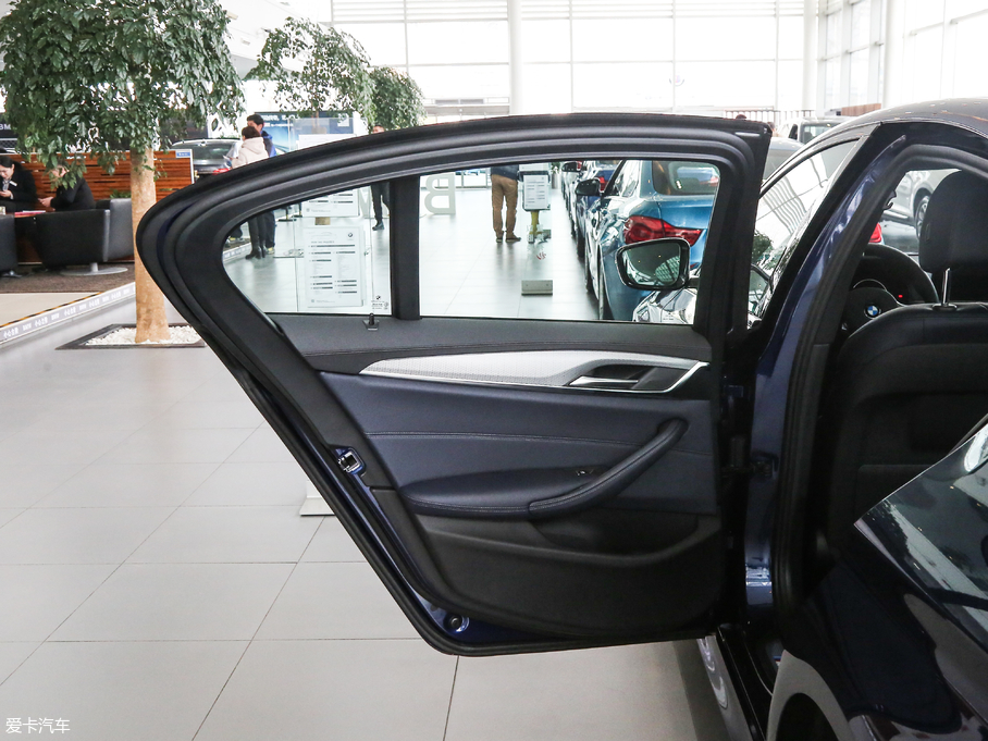 2017R5ϵ(M) 525i M\b