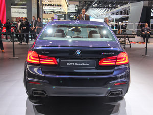 2017款M550i xDrive 整体外观