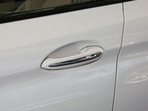 2017530i M\(yn)(dng)b {T