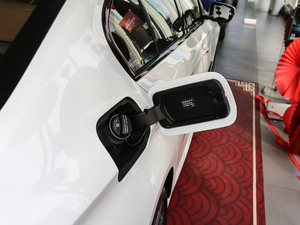 2017530i M\(yn)(dng)b w