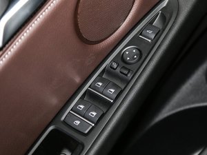 2017款xDrive35i M运动型 主驾车窗控制区	
