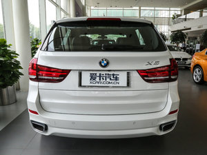 2017款xDrive35i 领先型 正后	