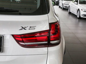 2017款xDrive35i 领先型 尾灯