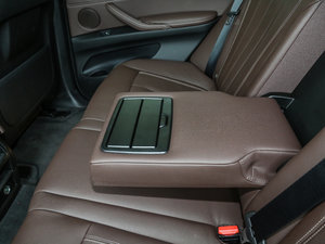 2017款xDrive35i 领先型 后排中央扶手