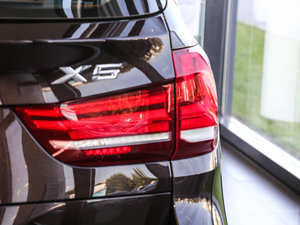 2017款xDrive35i 豪华型 尾灯