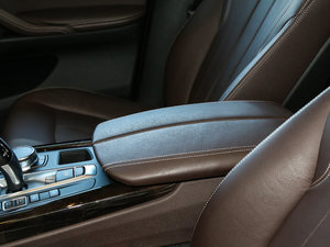2017款xDrive35i 豪华型 中央扶手箱