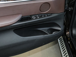 2017款xDrive35i 豪华型 前门储物空间