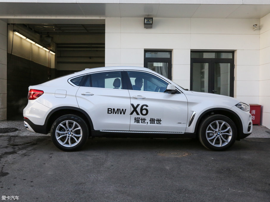 2015RX6 xDrive28i