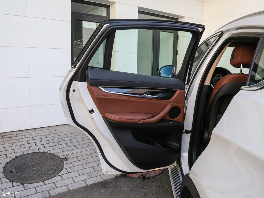 2015RX6 xDrive28i