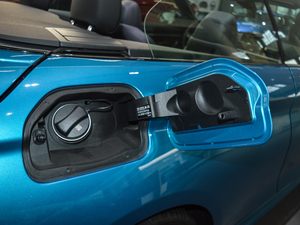 2017430i M\(yn)(dng)b w