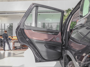 2017��xDrive40e ���܇�T