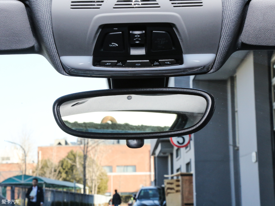 2018R2ϵpT 220i \OӋb