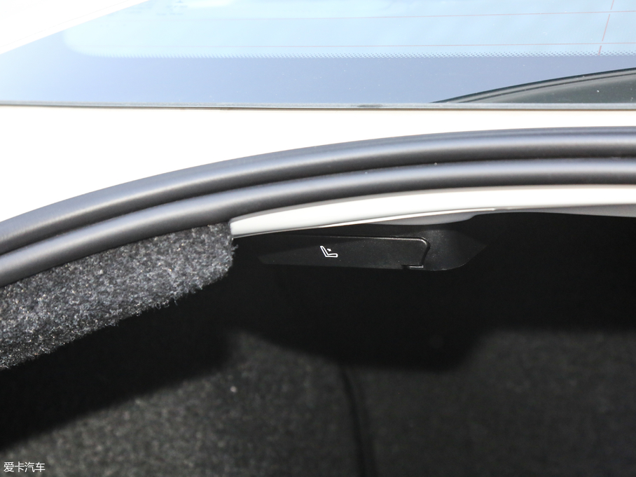 2018R2ϵpT 220i \OӋb