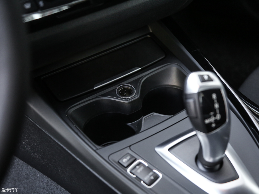 2018��R2ϵ�p�T 220i �\���O(sh��)Ӌ���b