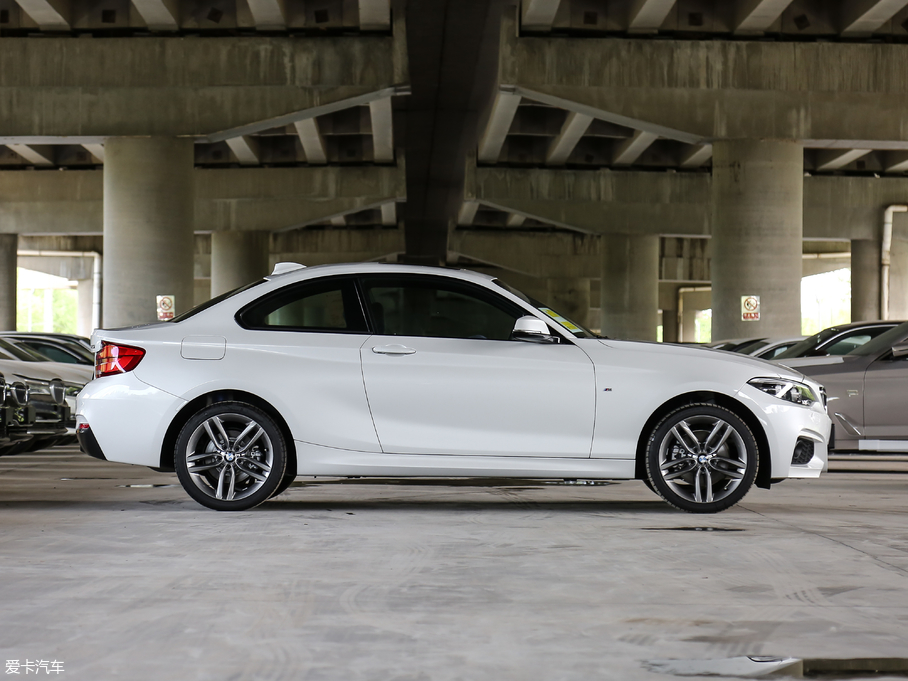 2018R2ϵpT 225i M\