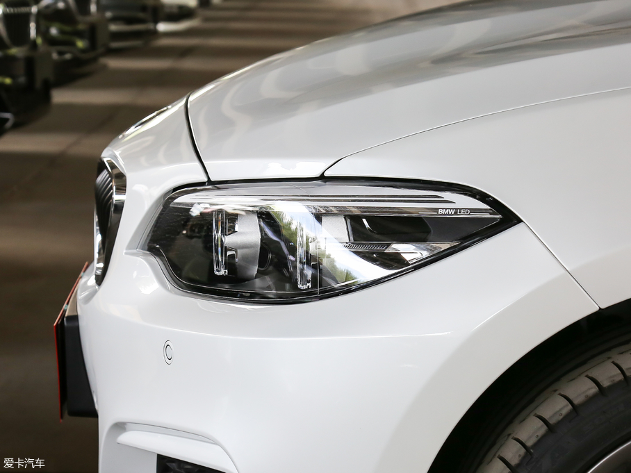 2018R2ϵpT 225i M\